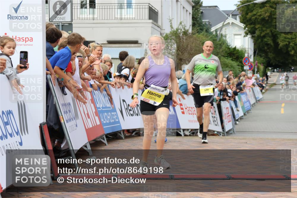 31.08.2025 - 21. Blankeneser Heldenlauf Strokosch-Dieckow http://msf.ph/oto/8649198 31.08.2025 10:50:07 Ziel 2315, 2245, 2313, 3038, 3685 meine-sportfotos.de