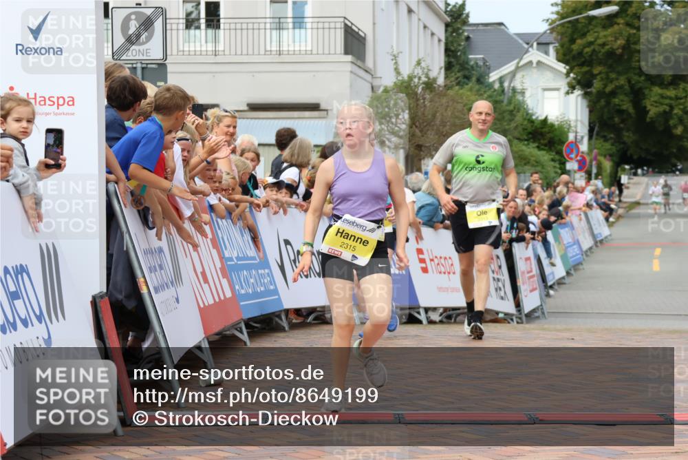 31.08.2025 - 21. Blankeneser Heldenlauf Strokosch-Dieckow http://msf.ph/oto/8649199 31.08.2025 10:50:07 Ziel 2315, 2245, 2313, 3038, 3685 meine-sportfotos.de