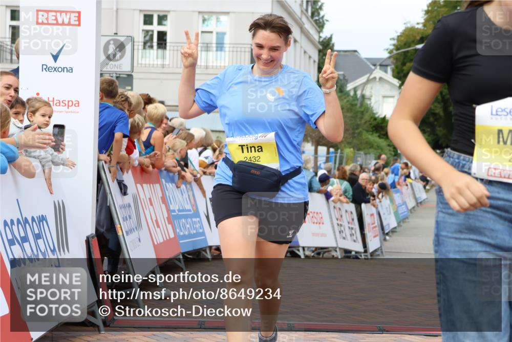 31.08.2025 - 21. Blankeneser Heldenlauf Strokosch-Dieckow http://msf.ph/oto/8649234 31.08.2025 10:49:41 Ziel 2434, 2432 meine-sportfotos.de