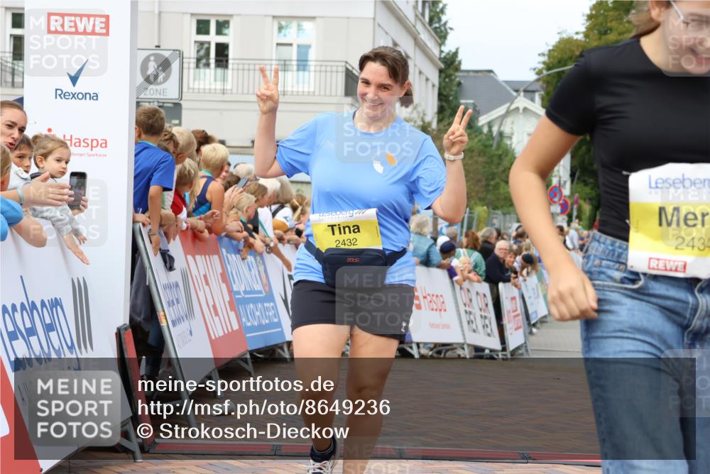 31.08.2025 - 21. Blankeneser Heldenlauf Strokosch-Dieckow http://msf.ph/oto/8649236 31.08.2025 10:49:41 Ziel 2434, 2432 meine-sportfotos.de