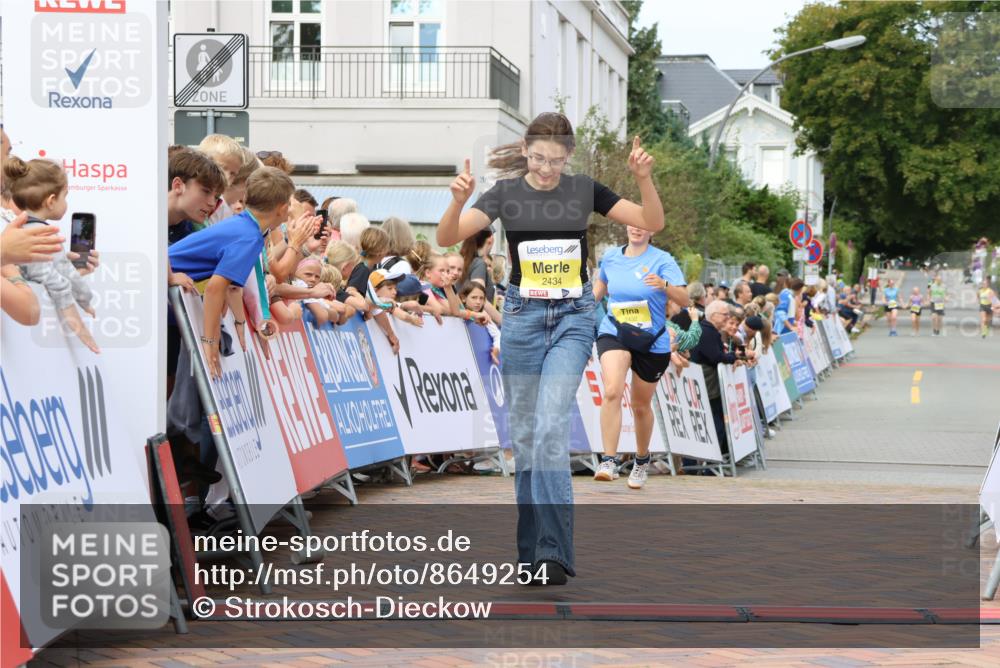 31.08.2025 - 21. Blankeneser Heldenlauf Strokosch-Dieckow http://msf.ph/oto/8649254 31.08.2025 10:49:37 Ziel 2434, 2432, 3414, 3329 meine-sportfotos.de