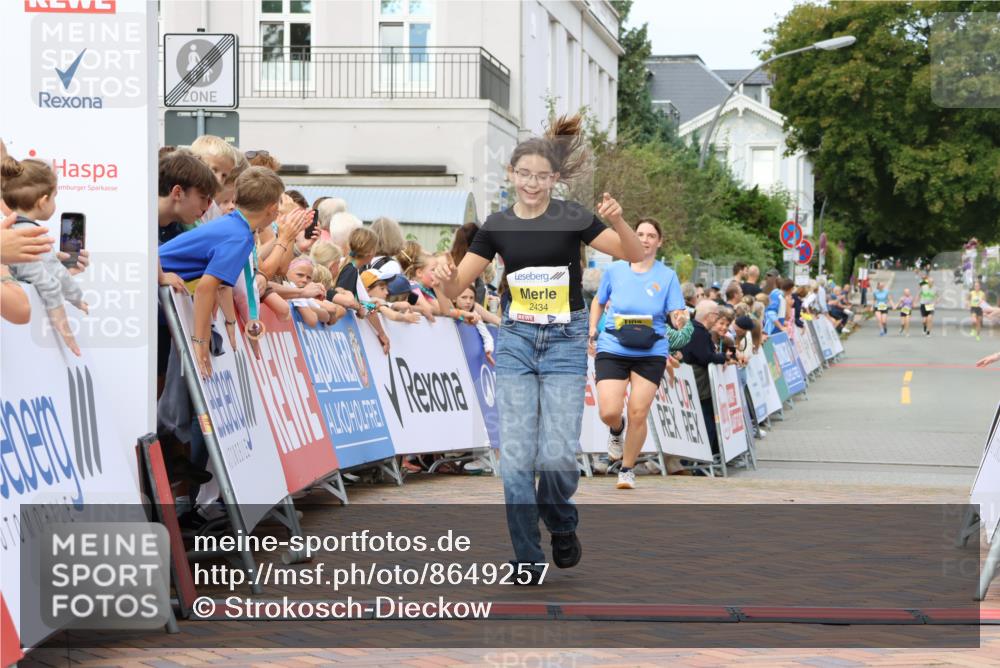 31.08.2025 - 21. Blankeneser Heldenlauf Strokosch-Dieckow http://msf.ph/oto/8649257 31.08.2025 10:49:37 Ziel 2434, 2432, 3414, 3329 meine-sportfotos.de