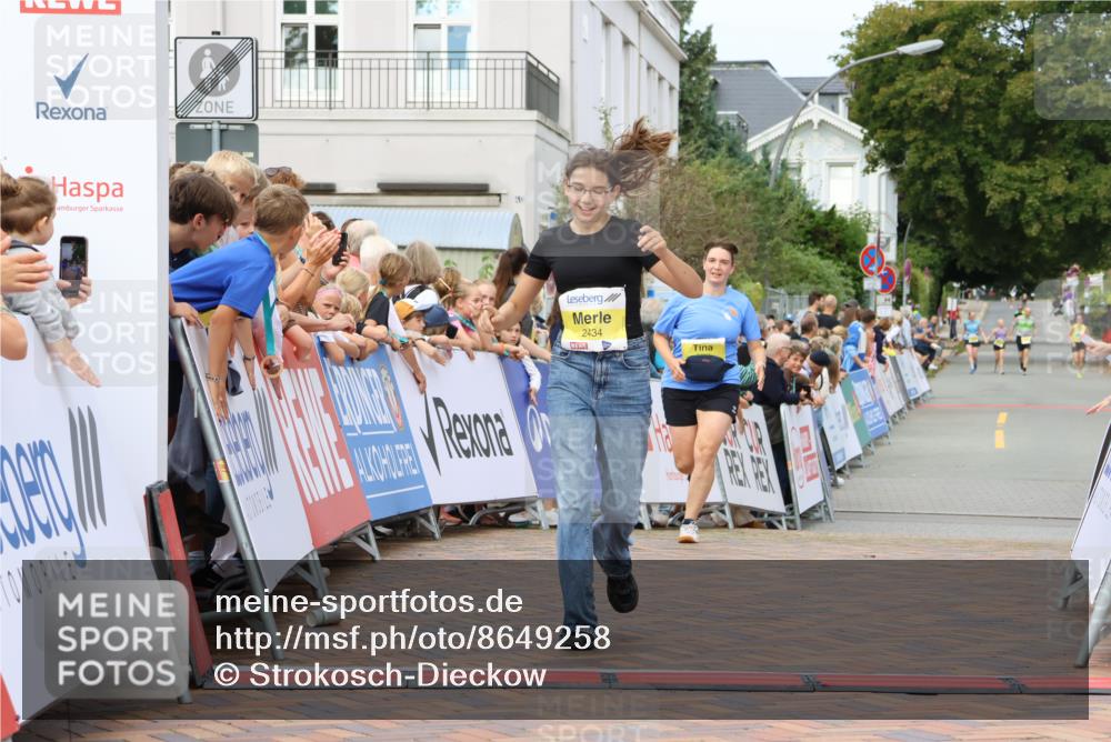 31.08.2025 - 21. Blankeneser Heldenlauf Strokosch-Dieckow http://msf.ph/oto/8649258 31.08.2025 10:49:37 Ziel 2434, 2432, 3414, 3329 meine-sportfotos.de