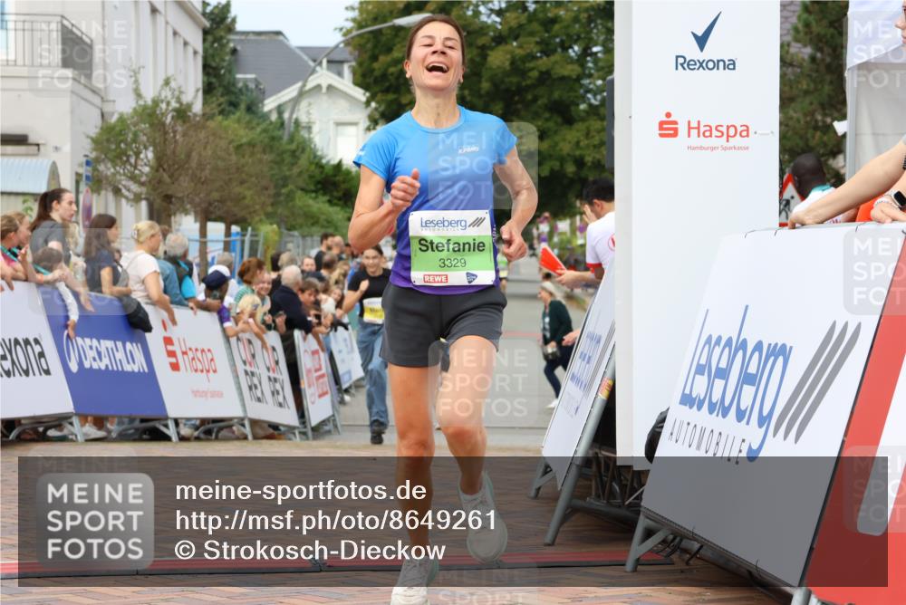 31.08.2025 - 21. Blankeneser Heldenlauf Strokosch-Dieckow http://msf.ph/oto/8649261 31.08.2025 10:49:33 Ziel 2434, 3414, 3329 meine-sportfotos.de