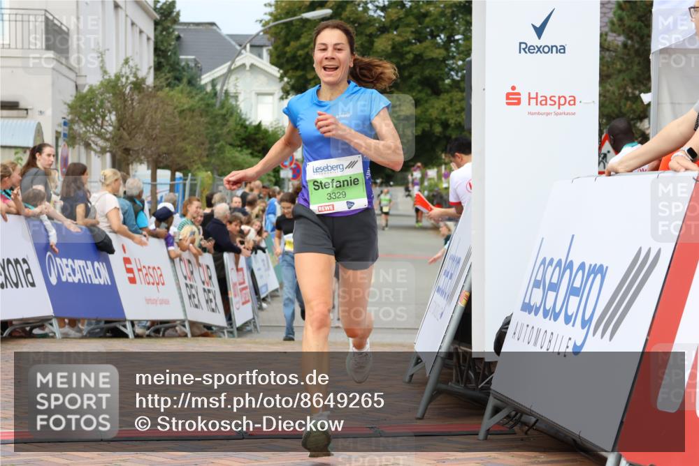 31.08.2025 - 21. Blankeneser Heldenlauf Strokosch-Dieckow http://msf.ph/oto/8649265 31.08.2025 10:49:33 Ziel 2434, 3414, 3329 meine-sportfotos.de
