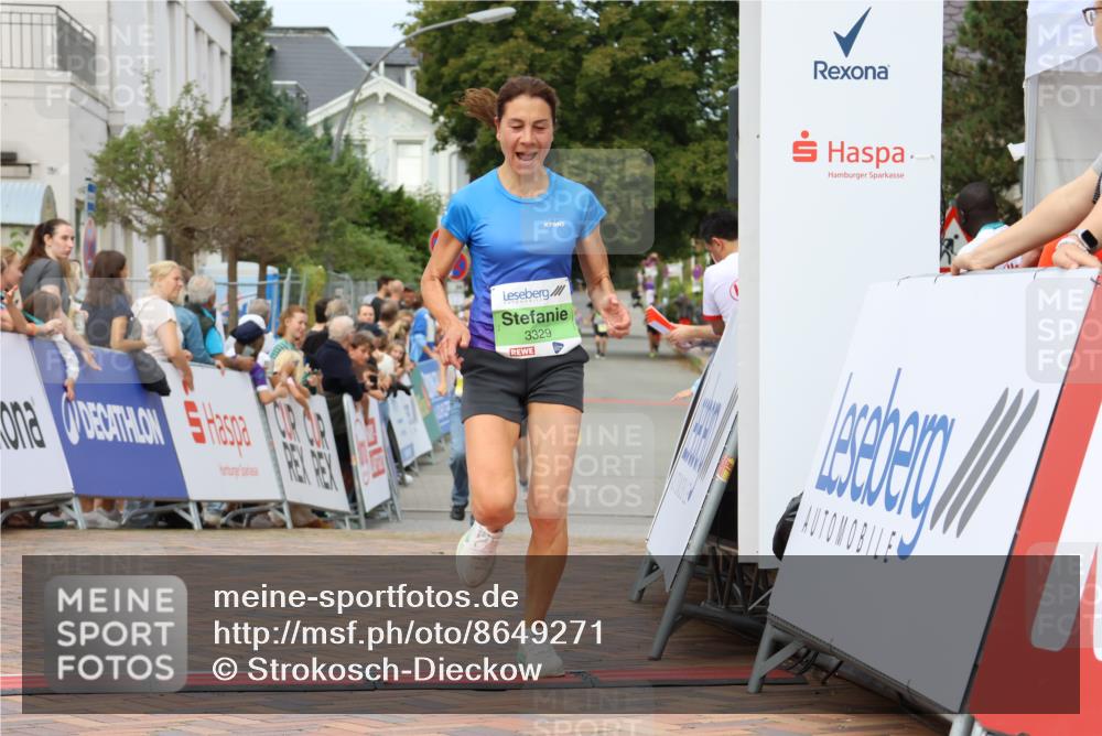 31.08.2025 - 21. Blankeneser Heldenlauf Strokosch-Dieckow http://msf.ph/oto/8649271 31.08.2025 10:49:33 Ziel 2434, 3414, 3329 meine-sportfotos.de