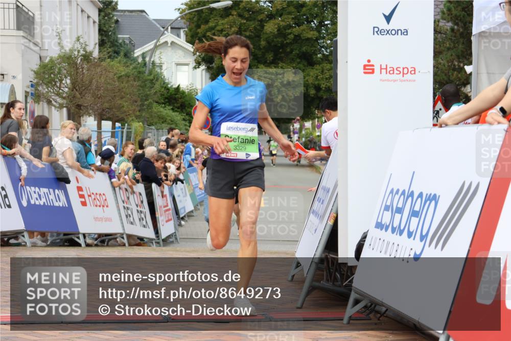 31.08.2025 - 21. Blankeneser Heldenlauf Strokosch-Dieckow http://msf.ph/oto/8649273 31.08.2025 10:49:33 Ziel 2434, 3414, 3329 meine-sportfotos.de
