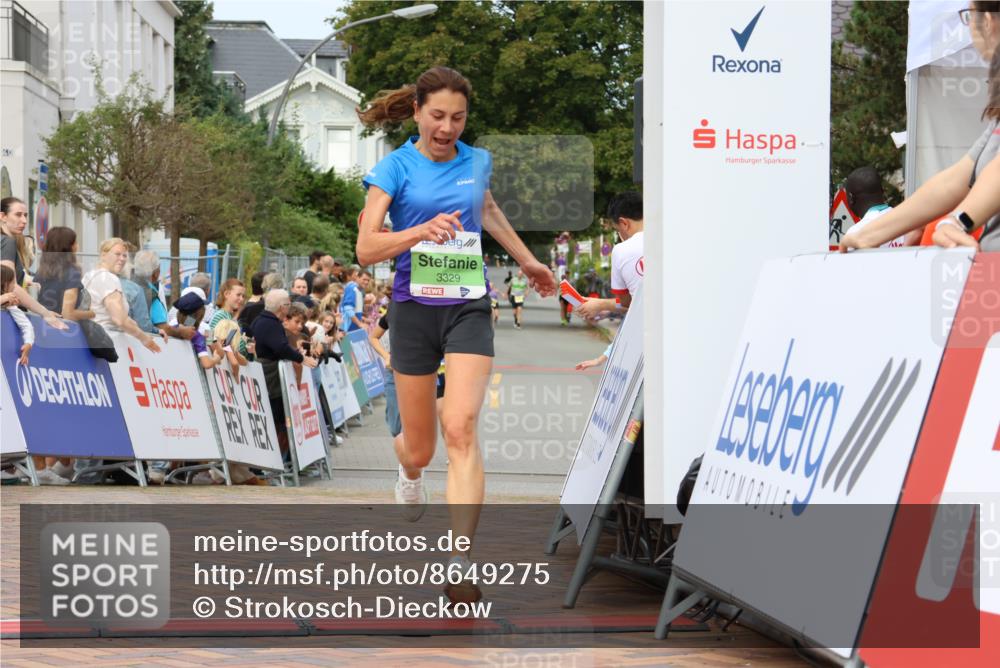31.08.2025 - 21. Blankeneser Heldenlauf Strokosch-Dieckow http://msf.ph/oto/8649275 31.08.2025 10:49:33 Ziel 2434, 3414, 3329 meine-sportfotos.de