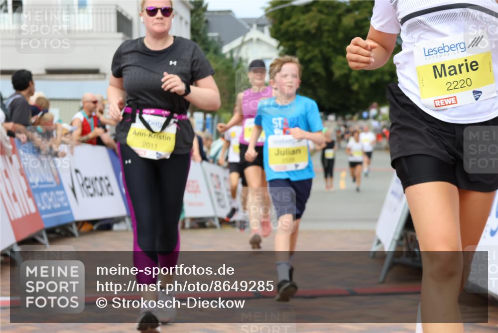 31.08.2025 - 21. Blankeneser Heldenlauf Strokosch-Dieckow http://msf.ph/oto/8649285 31.08.2025 10:33:27 Ziel 2011, 2044, 2126, 2640, 2639, 2220, 2221 meine-sportfotos.de