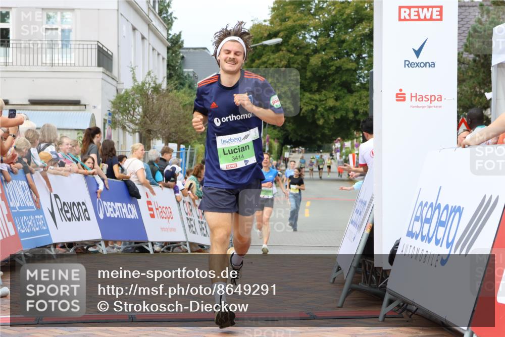 31.08.2025 - 21. Blankeneser Heldenlauf Strokosch-Dieckow http://msf.ph/oto/8649291 31.08.2025 10:49:29 Ziel 3414, 3329 meine-sportfotos.de