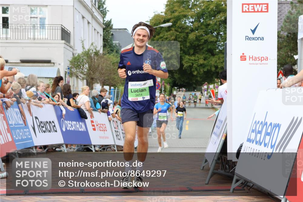 31.08.2025 - 21. Blankeneser Heldenlauf Strokosch-Dieckow http://msf.ph/oto/8649297 31.08.2025 10:49:29 Ziel 3414, 3329 meine-sportfotos.de