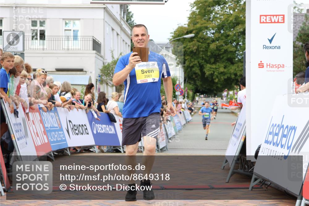 31.08.2025 - 21. Blankeneser Heldenlauf Strokosch-Dieckow http://msf.ph/oto/8649318 31.08.2025 10:49:15 Ziel 2562, 2561 meine-sportfotos.de