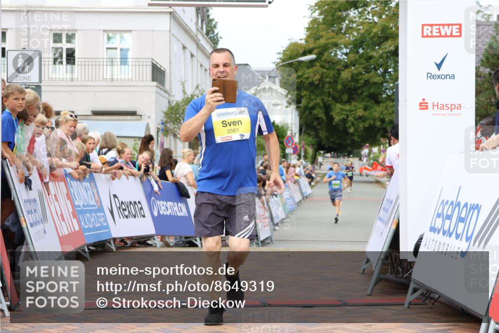 31.08.2025 - 21. Blankeneser Heldenlauf Strokosch-Dieckow http://msf.ph/oto/8649319 31.08.2025 10:49:15 Ziel 2562, 2561 meine-sportfotos.de
