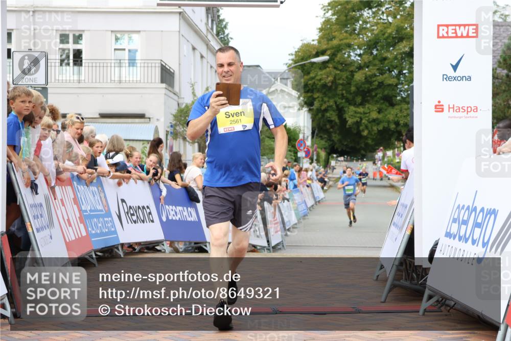 31.08.2025 - 21. Blankeneser Heldenlauf Strokosch-Dieckow http://msf.ph/oto/8649321 31.08.2025 10:49:15 Ziel 2562, 2561 meine-sportfotos.de