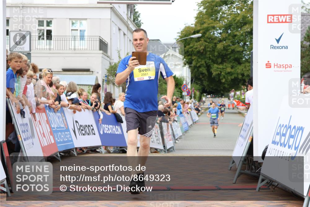 31.08.2025 - 21. Blankeneser Heldenlauf Strokosch-Dieckow http://msf.ph/oto/8649323 31.08.2025 10:49:15 Ziel 2562, 2561 meine-sportfotos.de