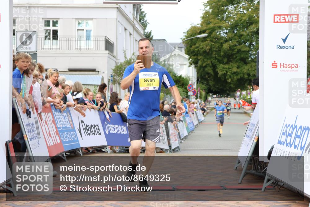 31.08.2025 - 21. Blankeneser Heldenlauf Strokosch-Dieckow http://msf.ph/oto/8649325 31.08.2025 10:49:15 Ziel 2562, 2561 meine-sportfotos.de