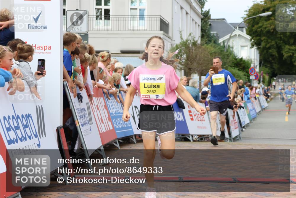 31.08.2025 - 21. Blankeneser Heldenlauf Strokosch-Dieckow http://msf.ph/oto/8649333 31.08.2025 10:49:12 Ziel 2562, 2561 meine-sportfotos.de