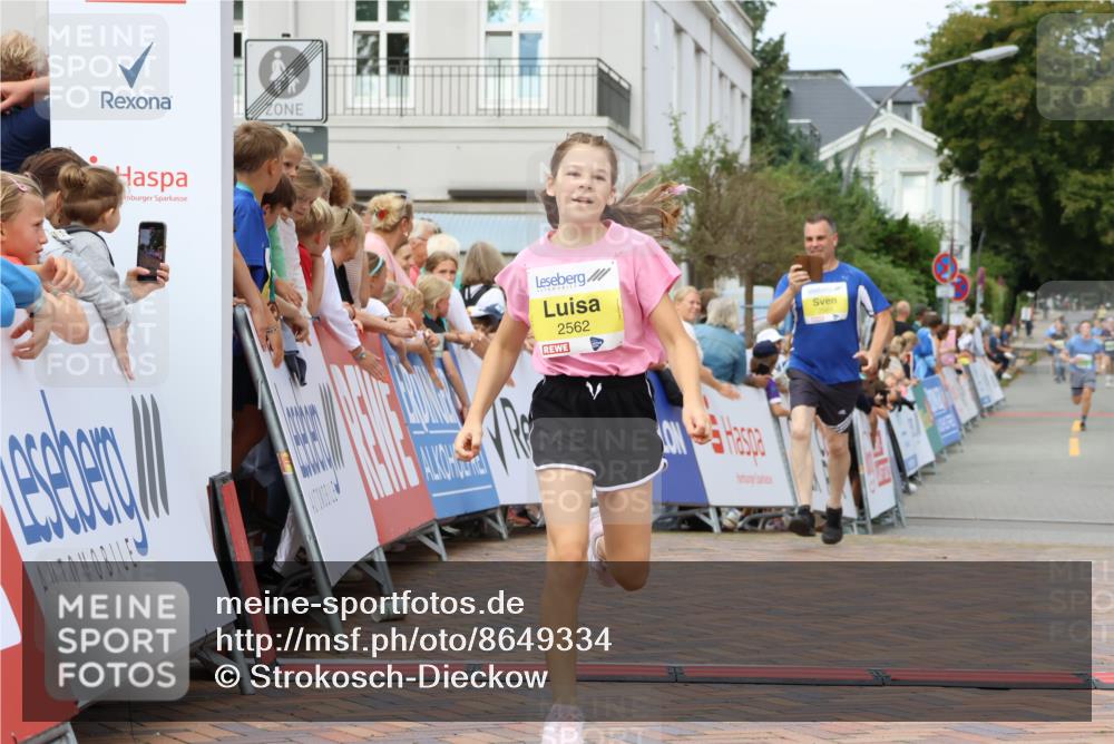 31.08.2025 - 21. Blankeneser Heldenlauf Strokosch-Dieckow http://msf.ph/oto/8649334 31.08.2025 10:49:12 Ziel 2562, 2561 meine-sportfotos.de