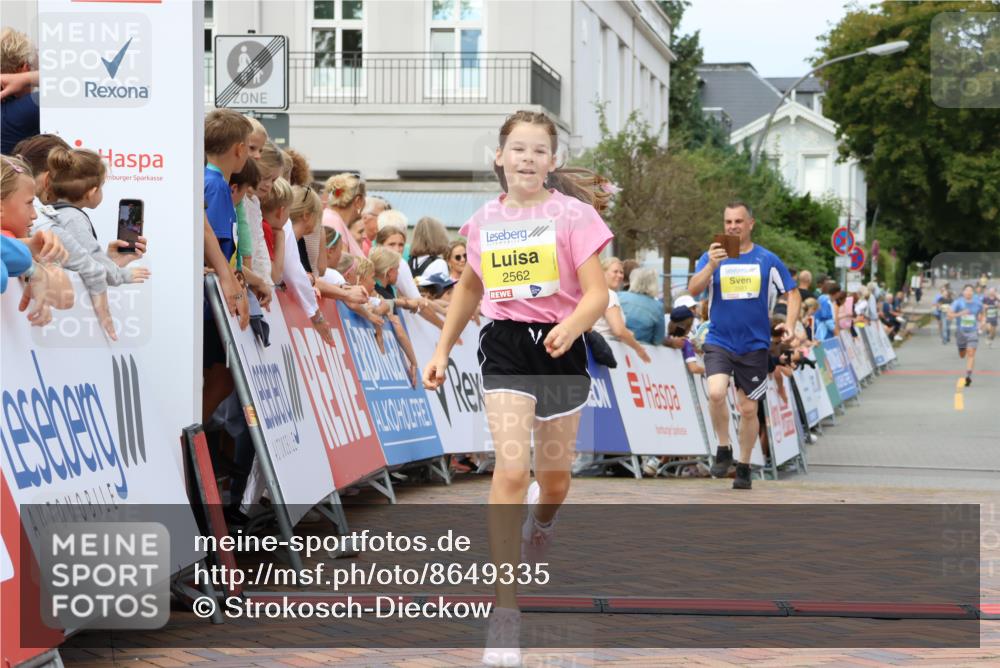 31.08.2025 - 21. Blankeneser Heldenlauf Strokosch-Dieckow http://msf.ph/oto/8649335 31.08.2025 10:49:12 Ziel 2562, 2561 meine-sportfotos.de