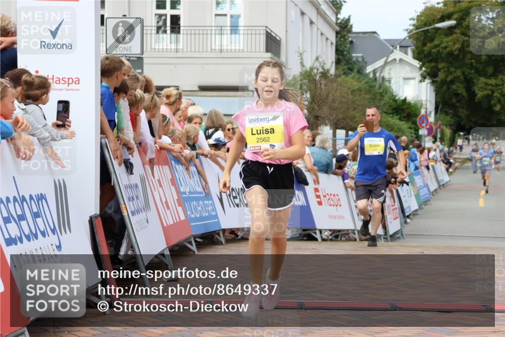 31.08.2025 - 21. Blankeneser Heldenlauf Strokosch-Dieckow http://msf.ph/oto/8649337 31.08.2025 10:49:12 Ziel 2562, 2561 meine-sportfotos.de