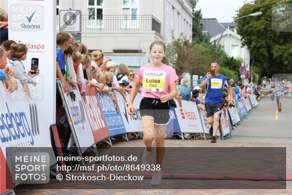 31.08.2025 - 21. Blankeneser Heldenlauf Strokosch-Dieckow http://msf.ph/oto/8649338 31.08.2025 10:49:12 Ziel 2562, 2561 meine-sportfotos.de