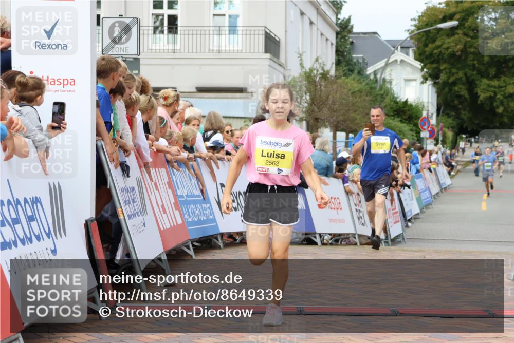 31.08.2025 - 21. Blankeneser Heldenlauf Strokosch-Dieckow http://msf.ph/oto/8649339 31.08.2025 10:49:12 Ziel 2562, 2561 meine-sportfotos.de