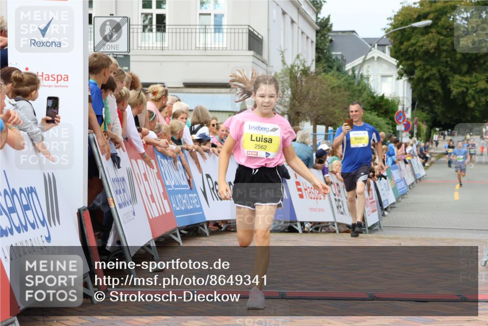 31.08.2025 - 21. Blankeneser Heldenlauf Strokosch-Dieckow http://msf.ph/oto/8649341 31.08.2025 10:49:12 Ziel 2562, 2561 meine-sportfotos.de