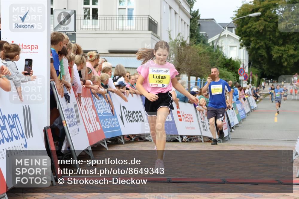 31.08.2025 - 21. Blankeneser Heldenlauf Strokosch-Dieckow http://msf.ph/oto/8649343 31.08.2025 10:49:12 Ziel 2562, 2561 meine-sportfotos.de