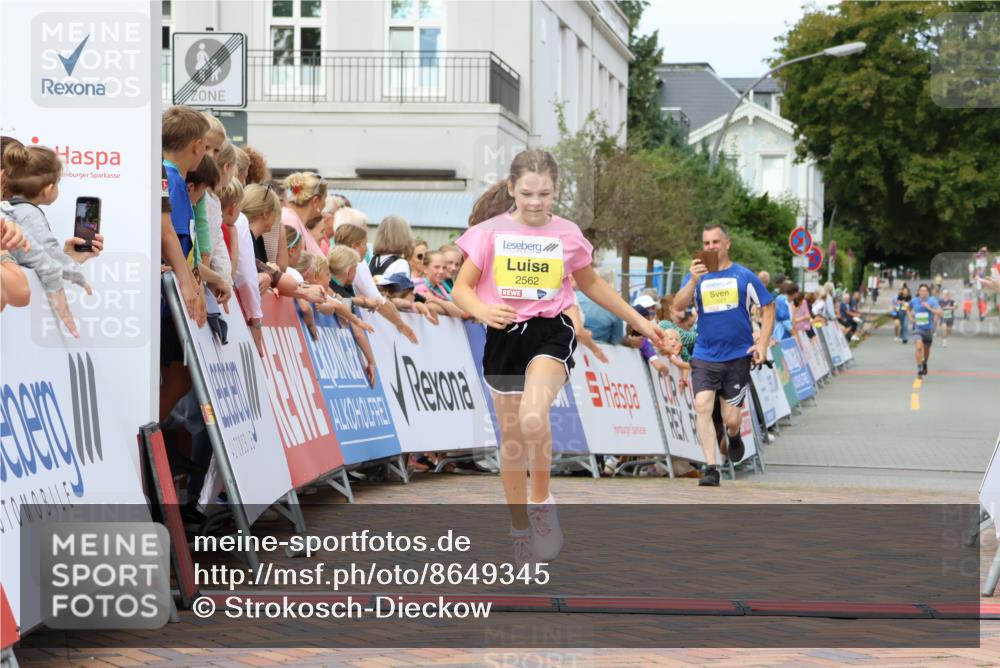 31.08.2025 - 21. Blankeneser Heldenlauf Strokosch-Dieckow http://msf.ph/oto/8649345 31.08.2025 10:49:11 Ziel 2562, 2561 meine-sportfotos.de