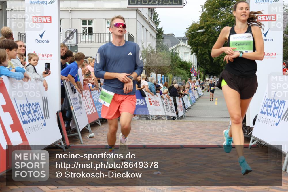 31.08.2025 - 21. Blankeneser Heldenlauf Strokosch-Dieckow http://msf.ph/oto/8649378 31.08.2025 10:48:30 Ziel 3692, 3686 meine-sportfotos.de