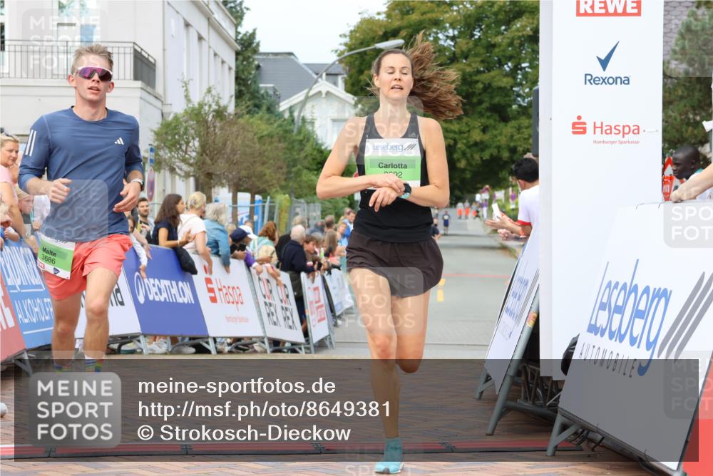 31.08.2025 - 21. Blankeneser Heldenlauf Strokosch-Dieckow http://msf.ph/oto/8649381 31.08.2025 10:48:29 Ziel 3692, 3686 meine-sportfotos.de