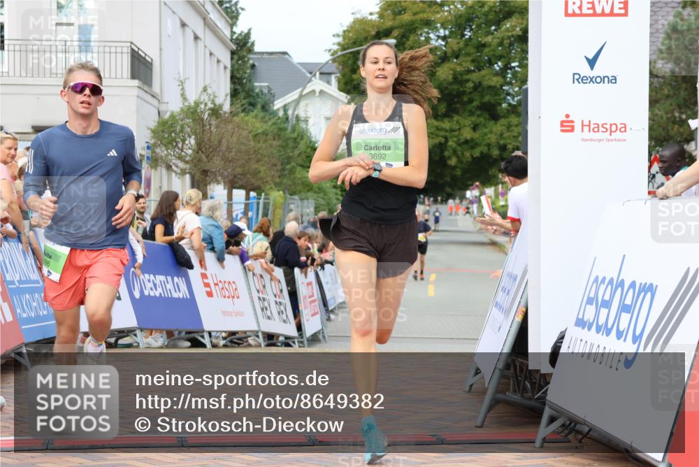 31.08.2025 - 21. Blankeneser Heldenlauf Strokosch-Dieckow http://msf.ph/oto/8649382 31.08.2025 10:48:29 Ziel 3692, 3686 meine-sportfotos.de