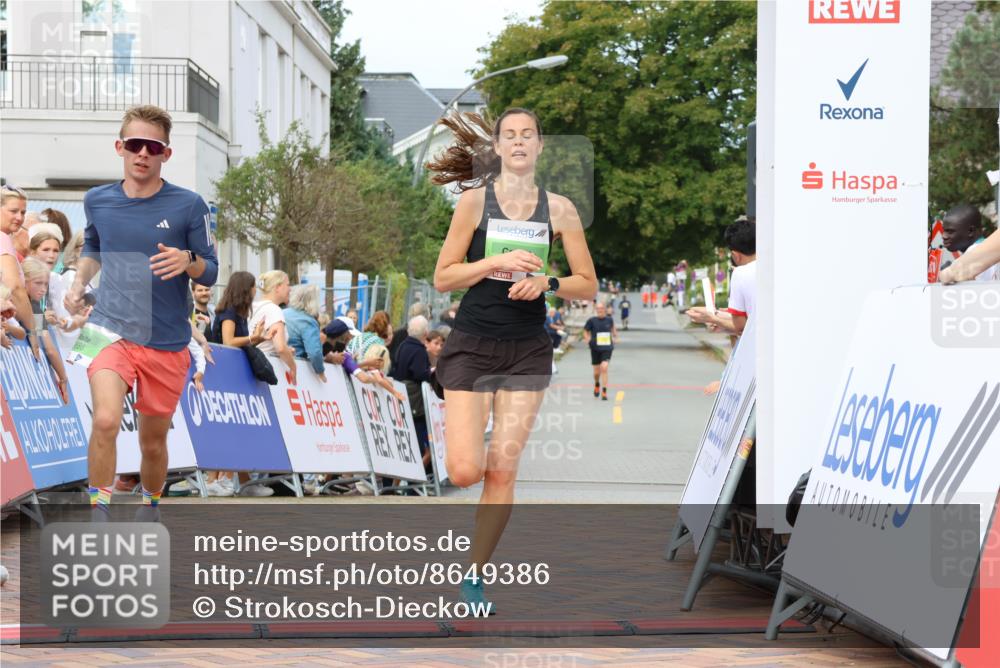 31.08.2025 - 21. Blankeneser Heldenlauf Strokosch-Dieckow http://msf.ph/oto/8649386 31.08.2025 10:48:29 Ziel 3692, 3686 meine-sportfotos.de