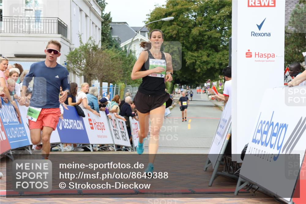 31.08.2025 - 21. Blankeneser Heldenlauf Strokosch-Dieckow http://msf.ph/oto/8649388 31.08.2025 10:48:29 Ziel 3692, 3686 meine-sportfotos.de