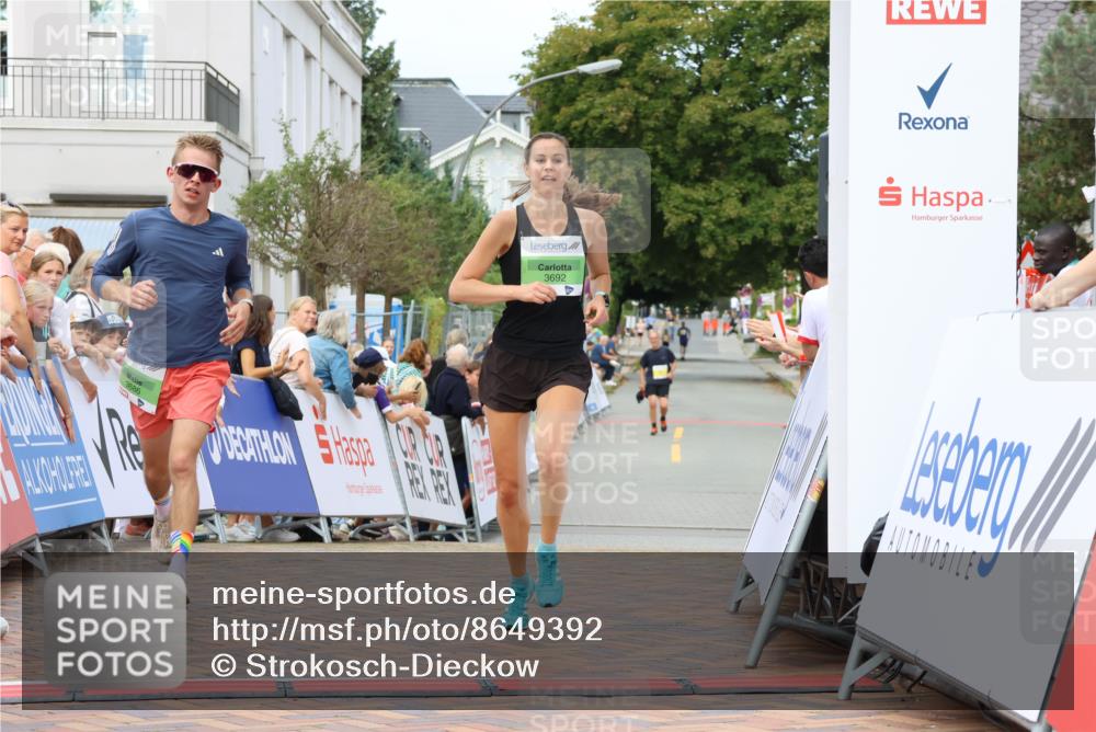 31.08.2025 - 21. Blankeneser Heldenlauf Strokosch-Dieckow http://msf.ph/oto/8649392 31.08.2025 10:48:28 Ziel 3692, 3686 meine-sportfotos.de
