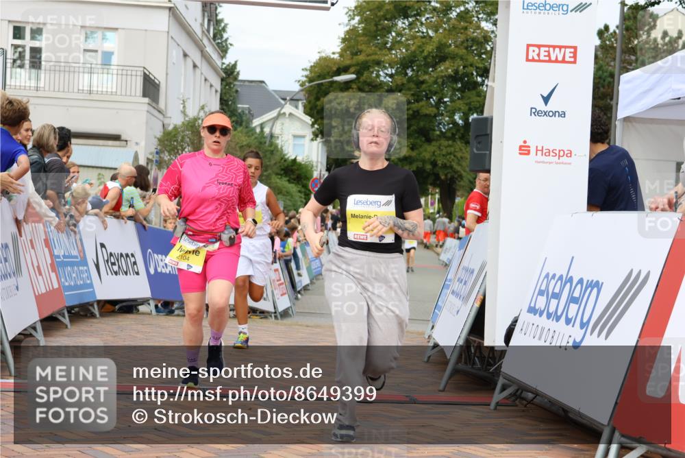 31.08.2025 - 21. Blankeneser Heldenlauf Strokosch-Dieckow http://msf.ph/oto/8649399 31.08.2025 10:33:03 Ziel 2104, 2129, 2130, 2128, 2122, 2337, 2695, 2694, 2464, 2658 meine-sportfotos.de