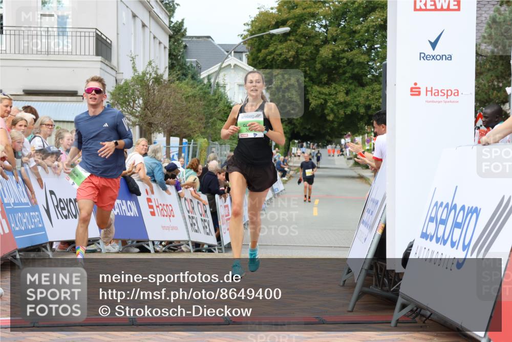 31.08.2025 - 21. Blankeneser Heldenlauf Strokosch-Dieckow http://msf.ph/oto/8649400 31.08.2025 10:48:28 Ziel 3692, 3686 meine-sportfotos.de