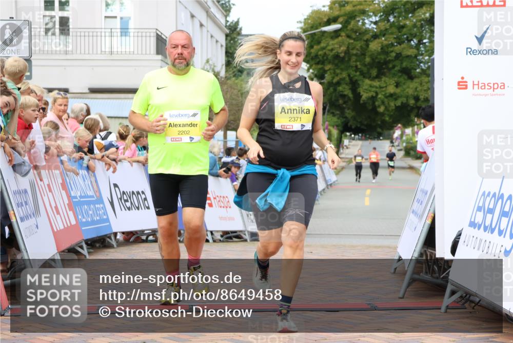 31.08.2025 - 21. Blankeneser Heldenlauf Strokosch-Dieckow http://msf.ph/oto/8649458 31.08.2025 10:47:08 Ziel 2202, 2371 meine-sportfotos.de