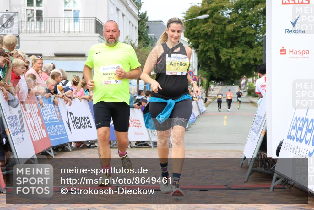 31.08.2025 - 21. Blankeneser Heldenlauf Strokosch-Dieckow http://msf.ph/oto/8649461 31.08.2025 10:47:08 Ziel 2202, 2371 meine-sportfotos.de