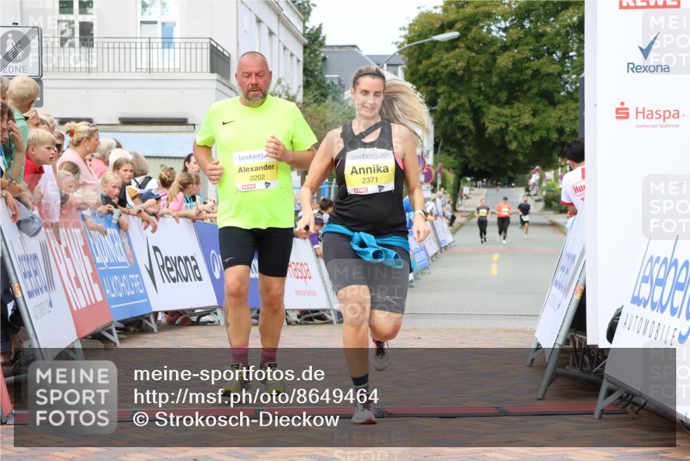 31.08.2025 - 21. Blankeneser Heldenlauf Strokosch-Dieckow http://msf.ph/oto/8649464 31.08.2025 10:47:08 Ziel 2202, 2371 meine-sportfotos.de