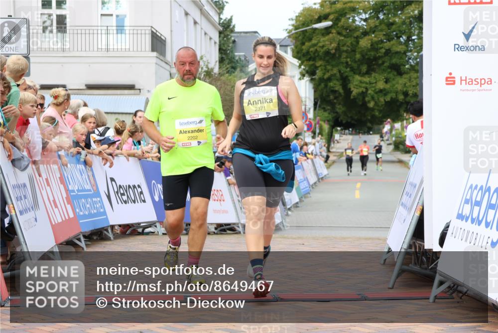 31.08.2025 - 21. Blankeneser Heldenlauf Strokosch-Dieckow http://msf.ph/oto/8649467 31.08.2025 10:47:07 Ziel 2202, 2371 meine-sportfotos.de