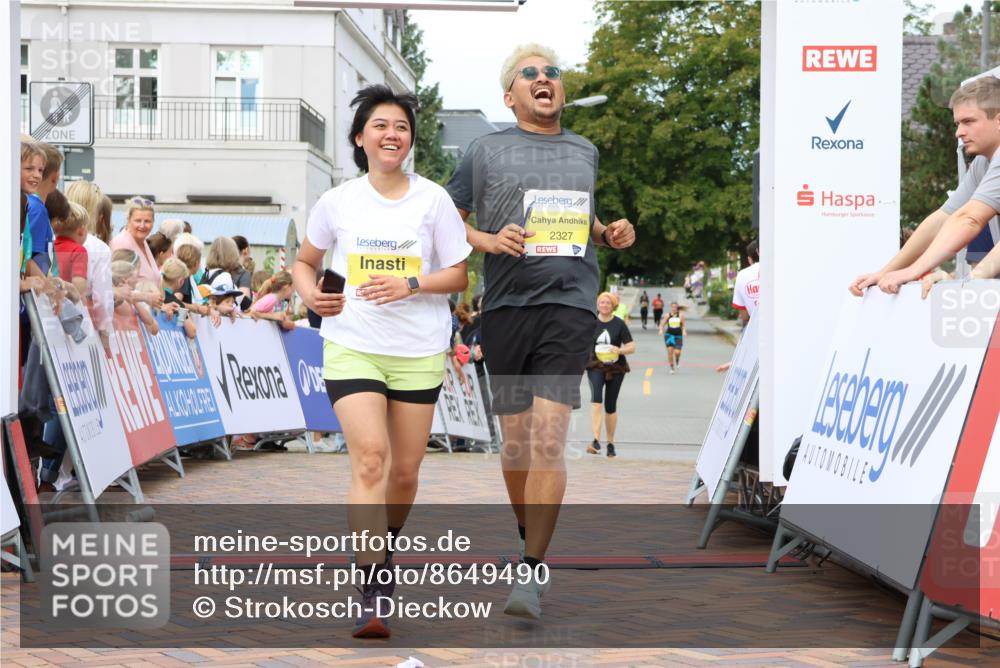 31.08.2025 - 21. Blankeneser Heldenlauf Strokosch-Dieckow http://msf.ph/oto/8649490 31.08.2025 10:46:51 Ziel 2327, 2389 meine-sportfotos.de