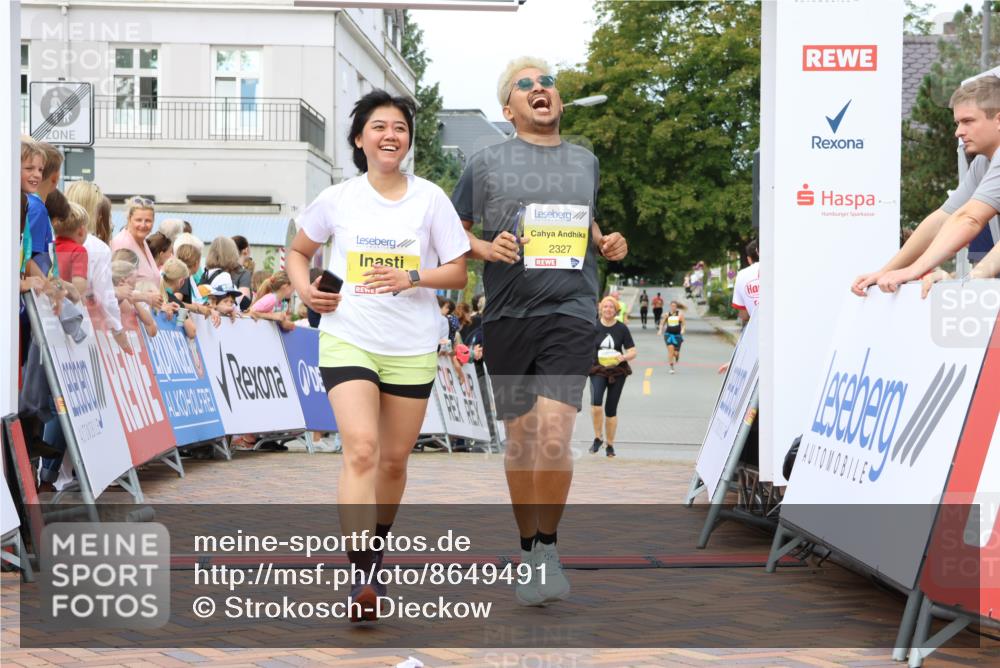 31.08.2025 - 21. Blankeneser Heldenlauf Strokosch-Dieckow http://msf.ph/oto/8649491 31.08.2025 10:46:51 Ziel 2327, 2389 meine-sportfotos.de