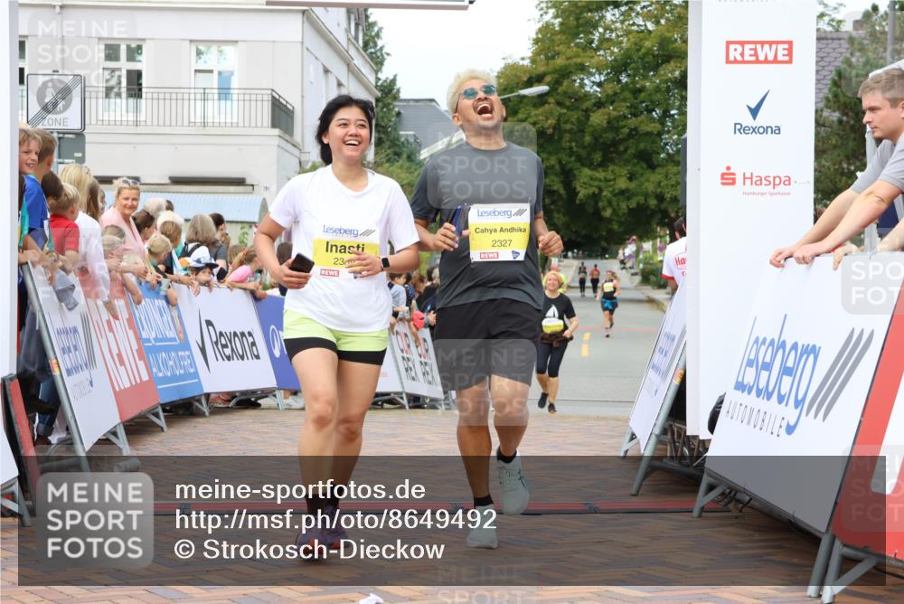 31.08.2025 - 21. Blankeneser Heldenlauf Strokosch-Dieckow http://msf.ph/oto/8649492 31.08.2025 10:46:51 Ziel 2327, 2389 meine-sportfotos.de