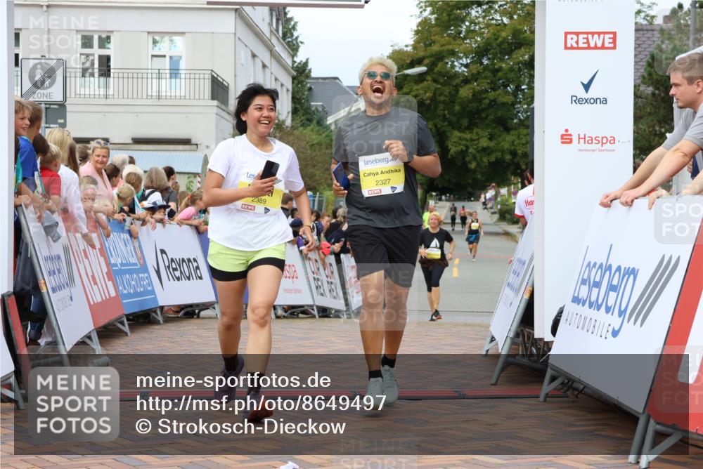 31.08.2025 - 21. Blankeneser Heldenlauf Strokosch-Dieckow http://msf.ph/oto/8649497 31.08.2025 10:46:51 Ziel 2327, 2389 meine-sportfotos.de