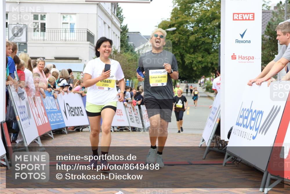 31.08.2025 - 21. Blankeneser Heldenlauf Strokosch-Dieckow http://msf.ph/oto/8649498 31.08.2025 10:46:51 Ziel 2327, 2389 meine-sportfotos.de