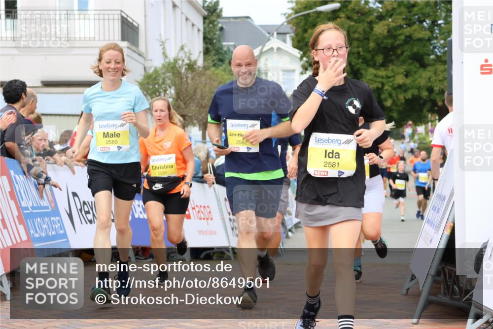 31.08.2025 - 21. Blankeneser Heldenlauf Strokosch-Dieckow http://msf.ph/oto/8649501 31.08.2025 10:32:35 Ziel 2490, 2256, 2257, 2644, 2581, 2582, 2580, 2201 meine-sportfotos.de