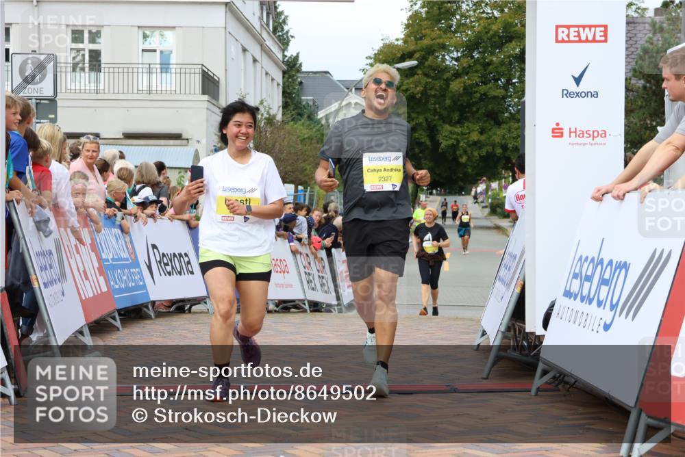 31.08.2025 - 21. Blankeneser Heldenlauf Strokosch-Dieckow http://msf.ph/oto/8649502 31.08.2025 10:46:50 Ziel 2327, 2389 meine-sportfotos.de