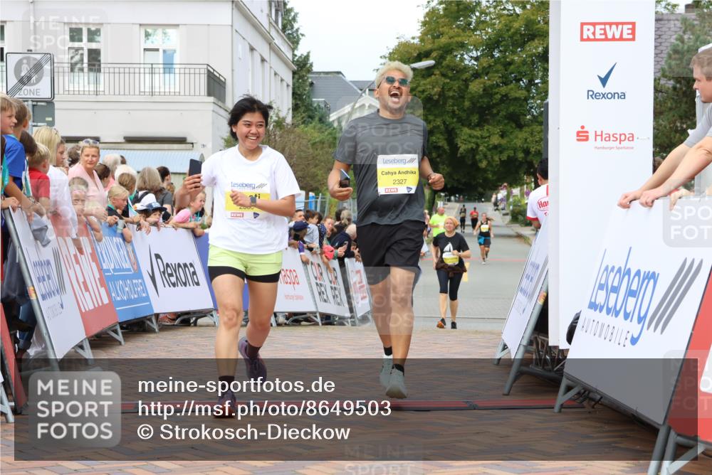 31.08.2025 - 21. Blankeneser Heldenlauf Strokosch-Dieckow http://msf.ph/oto/8649503 31.08.2025 10:46:50 Ziel 2327, 2389 meine-sportfotos.de