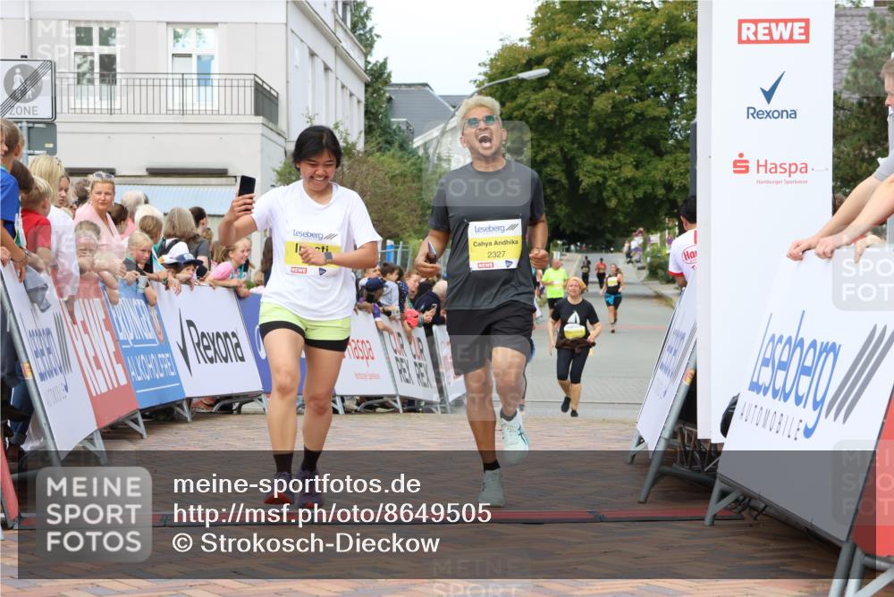 31.08.2025 - 21. Blankeneser Heldenlauf Strokosch-Dieckow http://msf.ph/oto/8649505 31.08.2025 10:46:50 Ziel 2327, 2389 meine-sportfotos.de